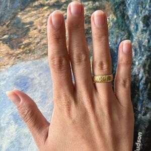 18k Patterned Vintage Ring